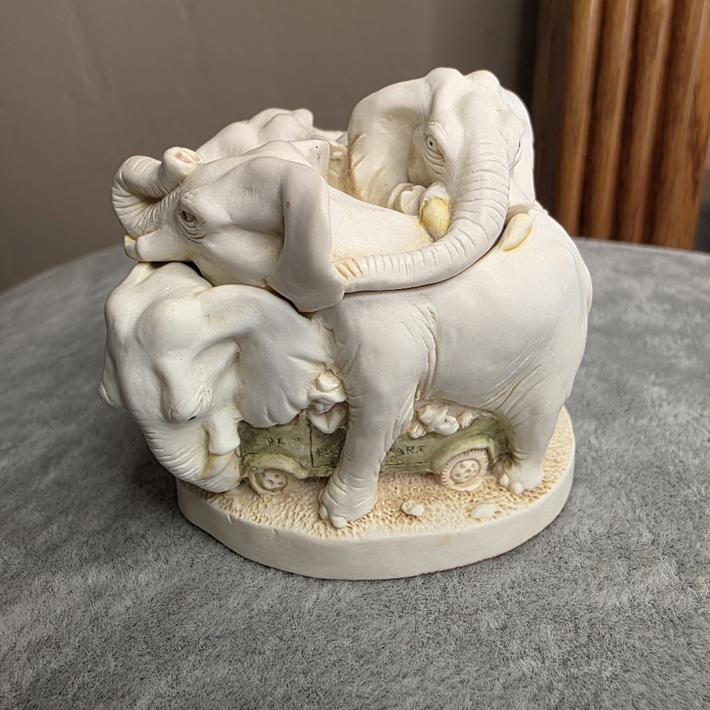 Harmony Kingdom "Ed's Safari" Figurine Made In England Animal Trinket Box